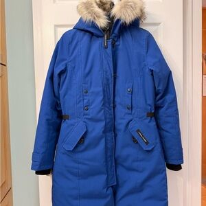 Canada Goose women’s Kensington Parka size medium.